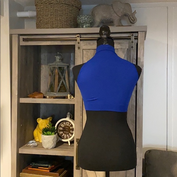 Crop Top 💙 - Picture 2 of 3